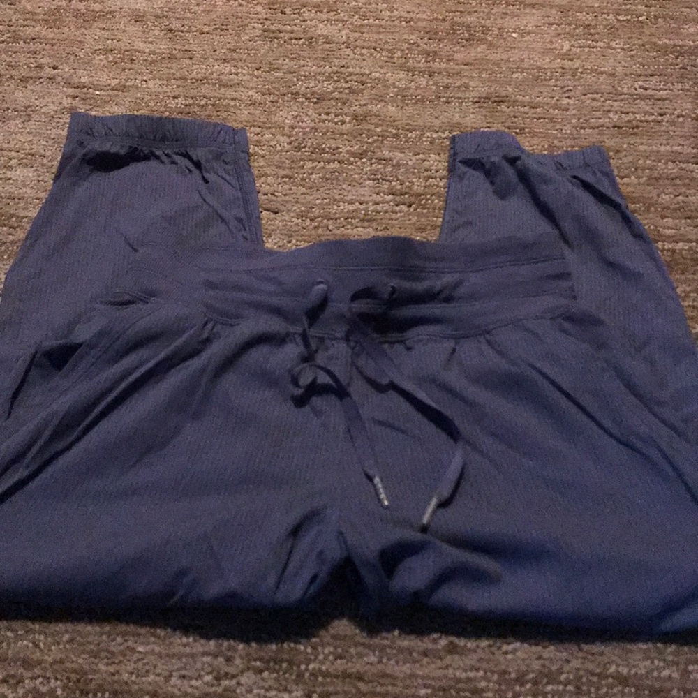 Lululemon crops